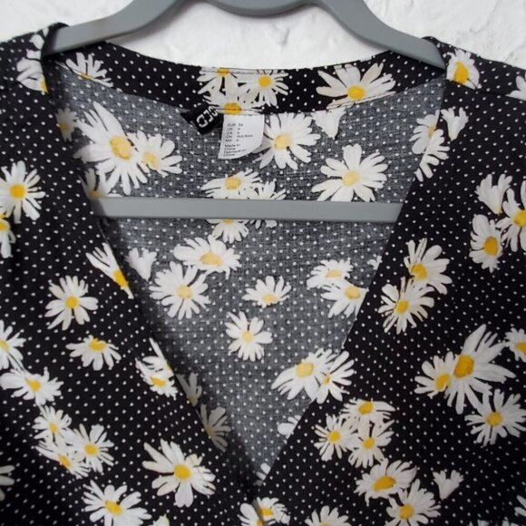 H&M Tie-front Black Floral blouse - Picture 4 of 5